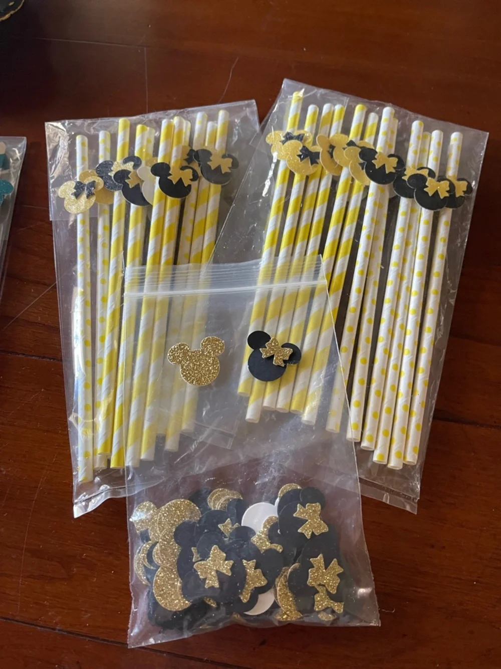 24 Yellow Polka & Stripe Party Paper Straws with Gold Bow Accents